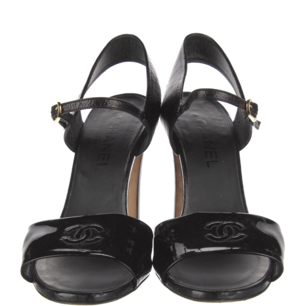 CHANEL Interlocking CC Leather Sandles